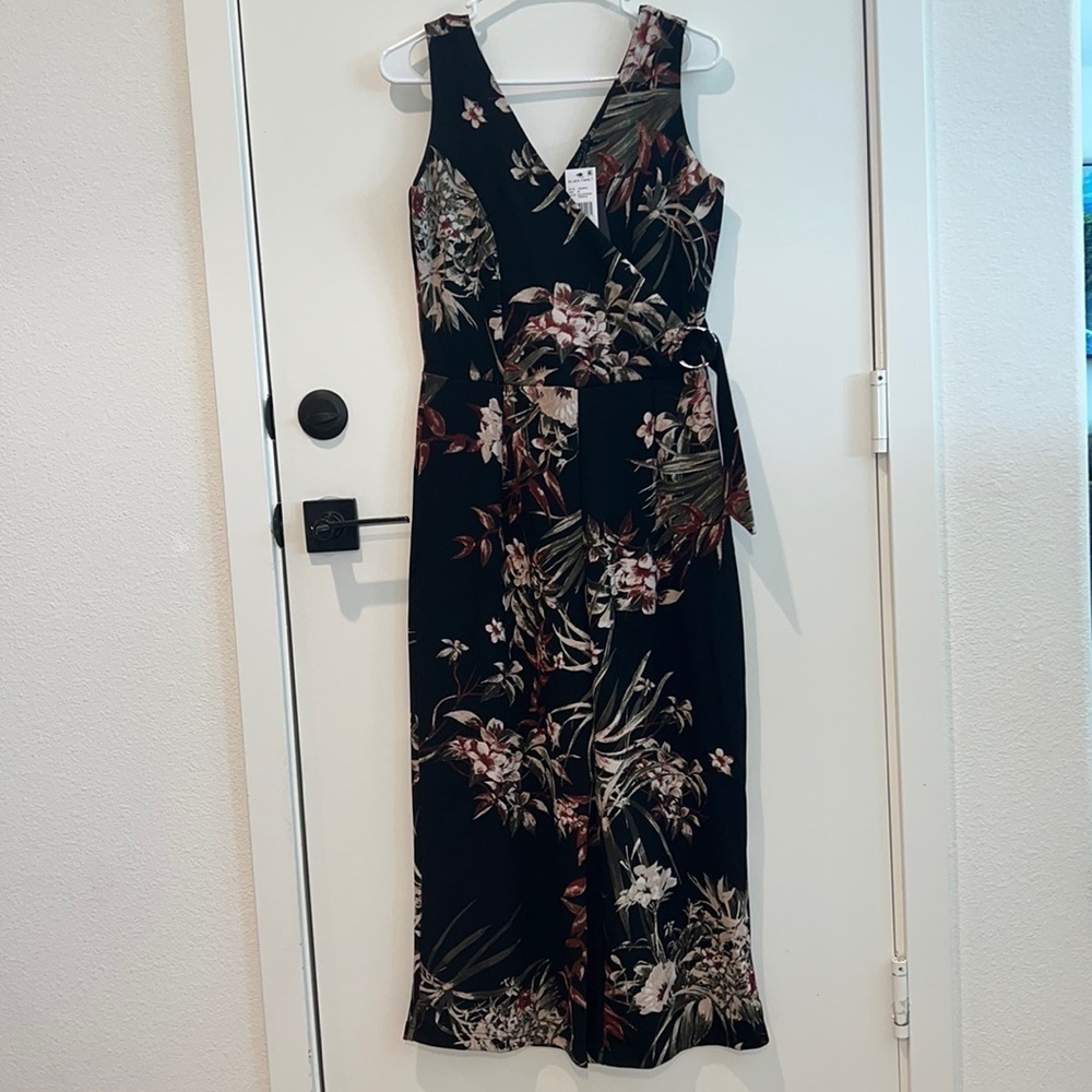 NWT Black Tape Floral Culotte Jumpsuit Medium - Picture 1 of 5